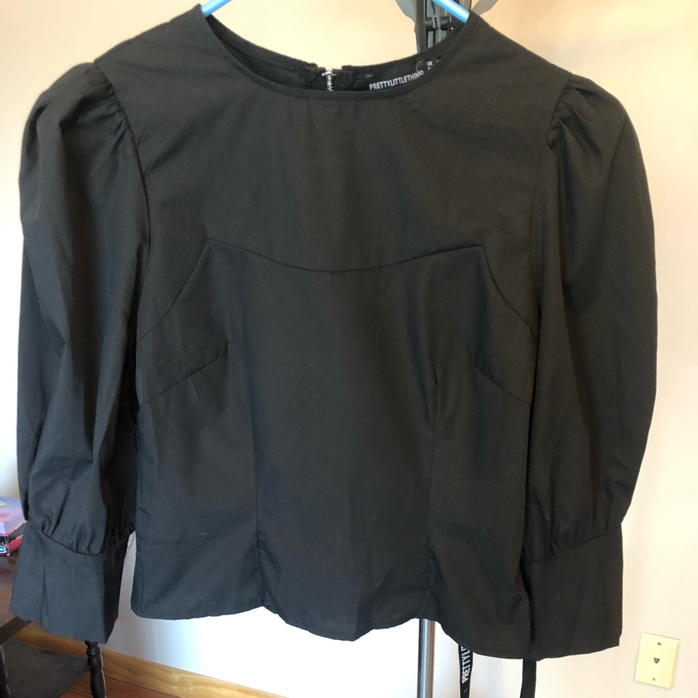 Women’s puff sleeve top